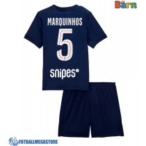 Fotballdrakt Barn Paris Saint-Germain Marquinhos #5 Hjemmedraktsett 2025-26 Kortermet (+ Korte bukser)